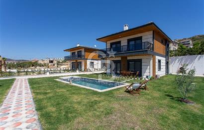Foçaköy'de Satılık Eşyalı 4+1 Müstakil Havuzlu Villa