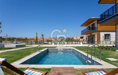 Foçaköy'de Satılık Eşyalı 4+1 Müstakil Havuzlu Villa
