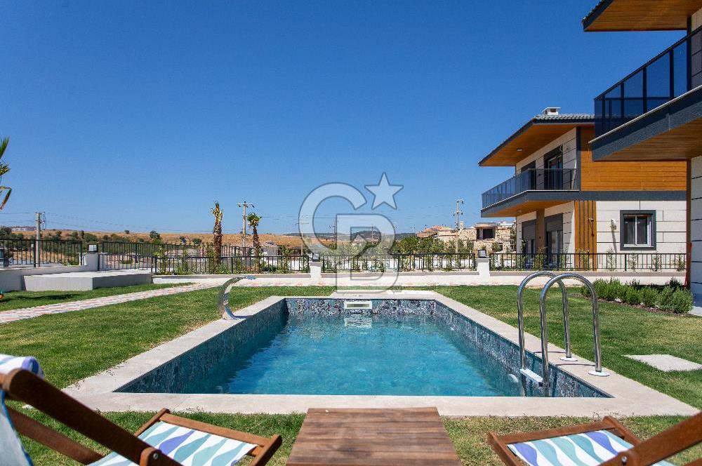 Foçaköy'de Kiralık Eşyalı 4+1 Müstakil Havuzlu Villa