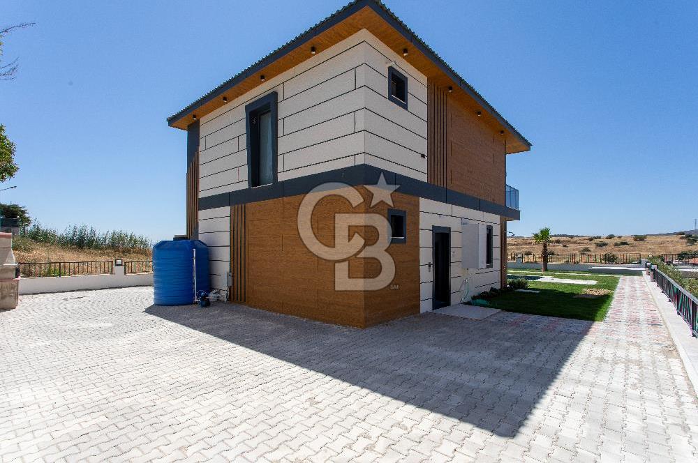 Foçaköy'de Satılık Eşyalı 4+1 Müstakil Havuzlu Villa
