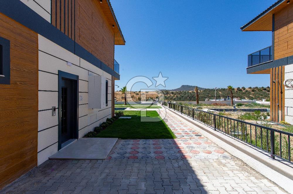 Foçaköy'de Kiralık Eşyalı 4+1 Müstakil Havuzlu Villa