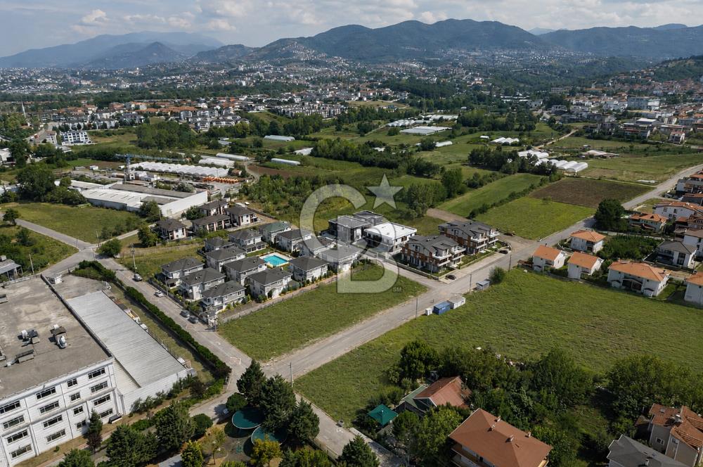 YENİKÖY'DE PRESTİJLİ KONUMDA, SATILIK 725 m² VİLLA İMARLI ARSA