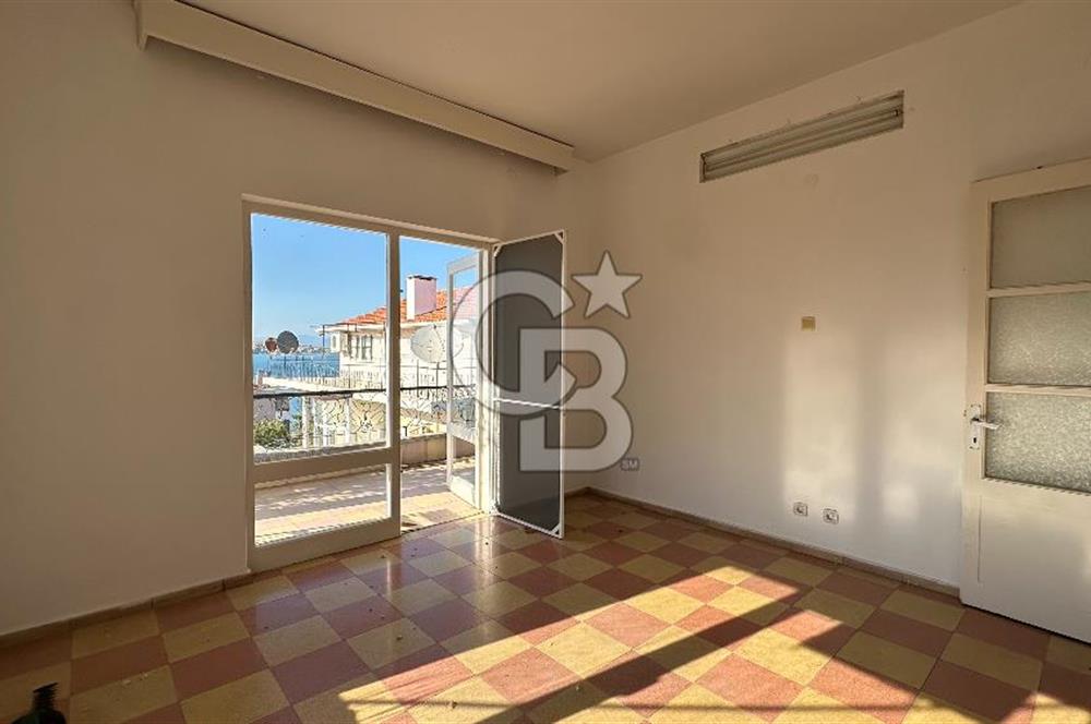 Sefa Çamlık'ta Denize 3.Parsel 530m2 Arsada 3 Katlı Satılık Bina