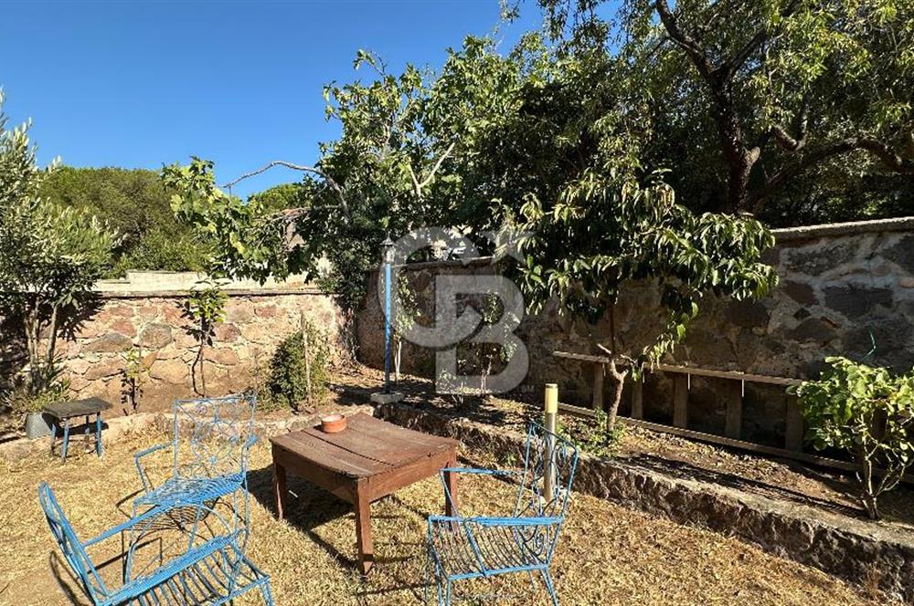 Sefa Çamlık'ta Denize 3.Parsel 530m2 Arsada 3 Katlı Satılık Bina