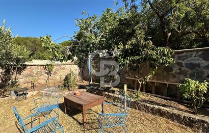 Sefa Çamlık'ta Denize 3.Parsel 530m2 Arsada 3 Katlı Satılık Bina