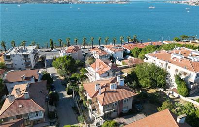 Sefa Çamlık'ta Denize 3.Parsel 530m2 Arsada 3 Katlı Satılık Bina