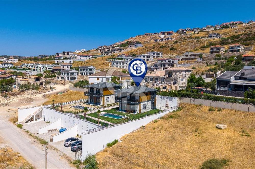 Foçaköy'de Satılık Eşyalı 4+1 Müstakil Havuzlu Villa