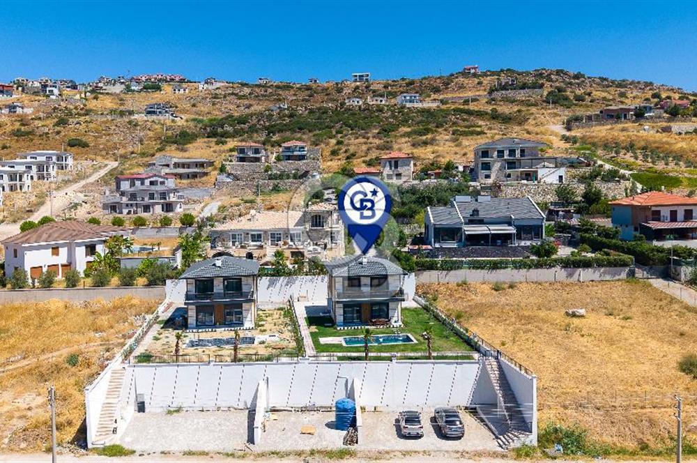 Foçaköy'de Satılık Eşyalı 4+1 Müstakil Havuzlu Villa