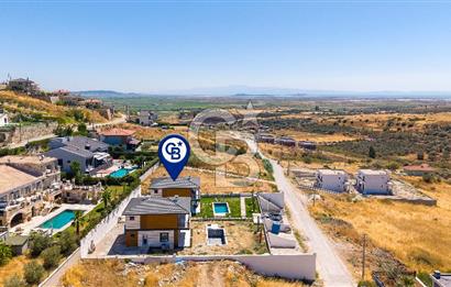 Foçaköy'de Satılık Eşyalı 4+1 Müstakil Havuzlu Villa