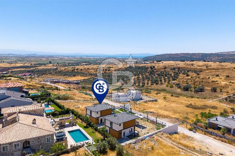 Foçaköy'de Kiralık Eşyalı 4+1 Müstakil Havuzlu Villa