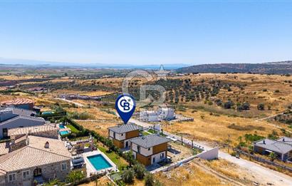 Foçaköy'de Satılık Eşyalı 4+1 Müstakil Havuzlu Villa