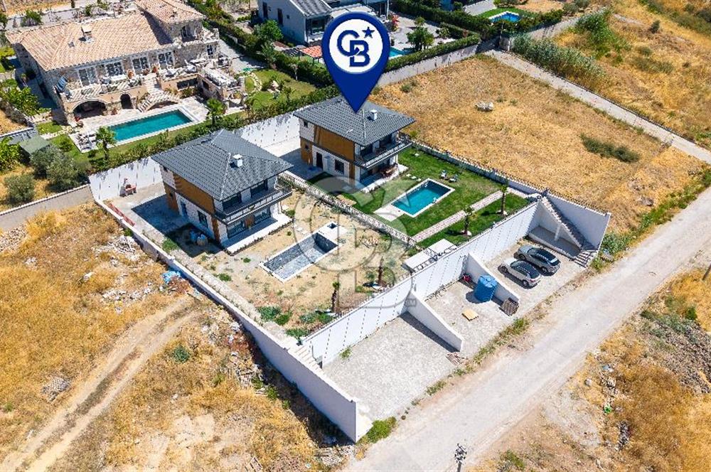 Foçaköy'de Satılık Eşyalı 4+1 Müstakil Havuzlu Villa