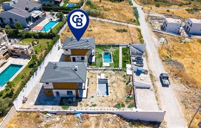 Foçaköy'de Satılık Eşyalı 4+1 Müstakil Havuzlu Villa