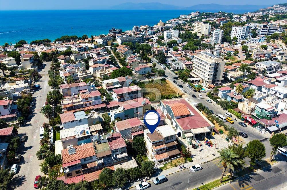 KUŞADASI KADINLAR DENİZİ’NDE PLAJA 300 METRE, CADDE ÜZERİNDE 3+2 VİLLA