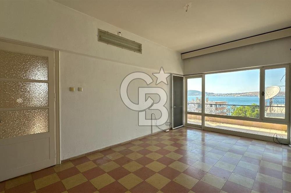 Sefa Çamlık'ta Denize 3.Parsel 530m2 Arsada 3 Katlı Satılık Bina