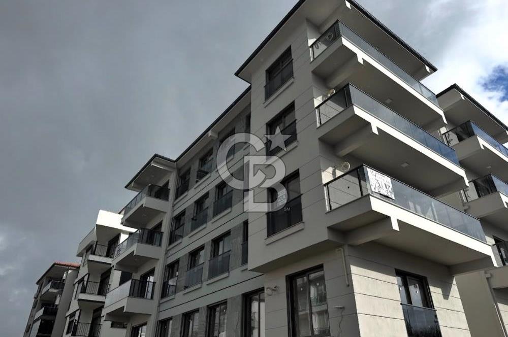 SEFERİHİSARIN GÖZDE LOKASYONUNDA HAVUZLU SIFIR 1+1 DAİRE