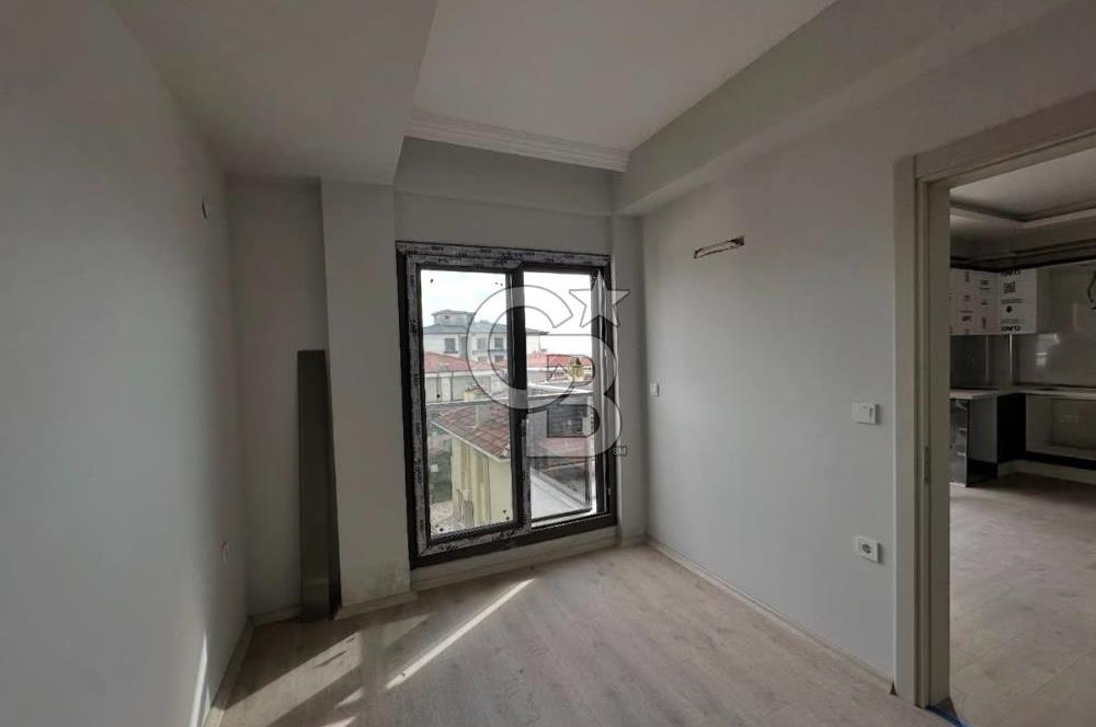 SEFERİHİSARIN GÖZDE LOKASYONUNDA HAVUZLU SIFIR 1+1 DAİRE