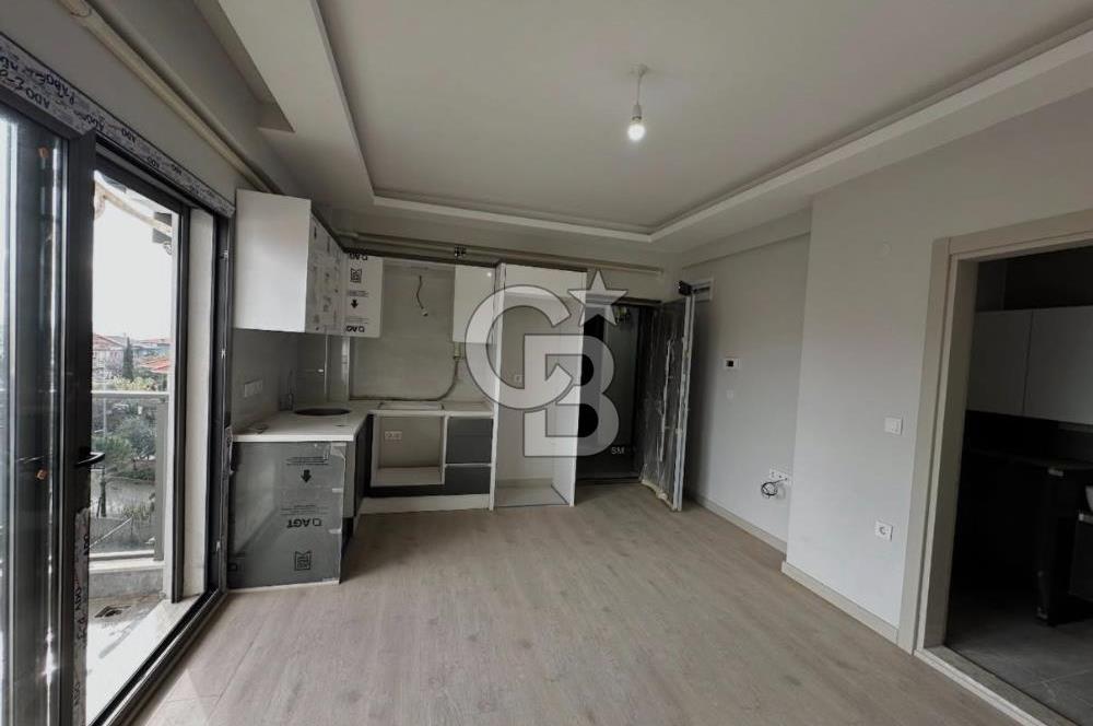SEFERİHİSARIN GÖZDE LOKASYONUNDA HAVUZLU SIFIR 1+1 DAİRE