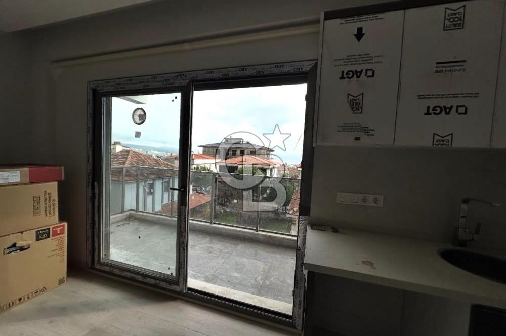 SEFERİHİSARIN GÖZDE LOKASYONUNDA HAVUZLU SIFIR 1+1 DAİRE