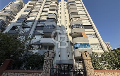 İzmir’in en çok tercih edilen bölgelerinden Buca Koop Mahallesi’nde, geniş kullanım alanı ve avantajlı konumuyla öne çıkan bu 3+1 ara kat daire, hem aile yaşamı hem de yatırım için ideal bir fırsat sunuyor.