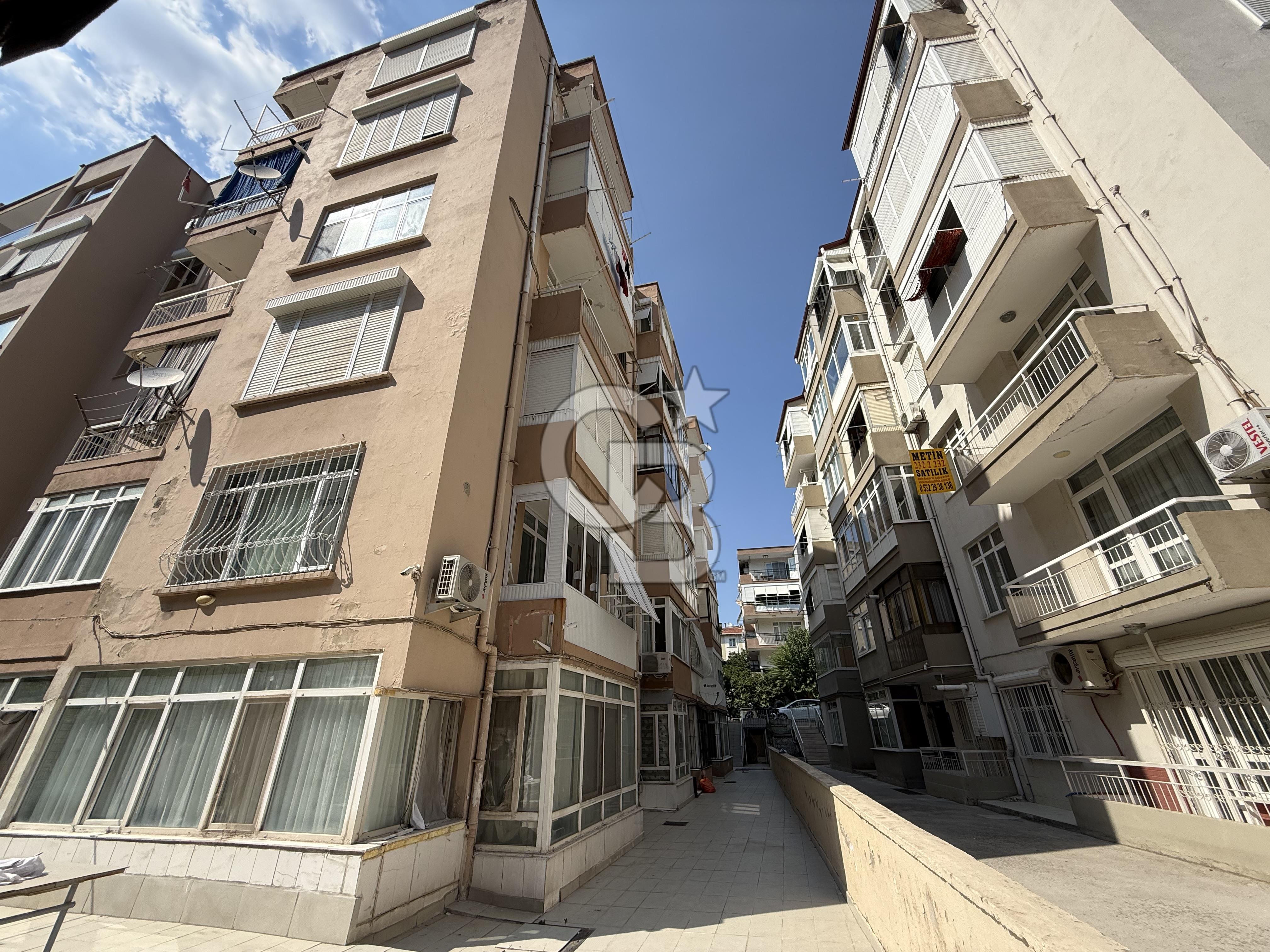 İzmir Konak Güzelyalı Mahallesinde Satılık Bahçe Katı