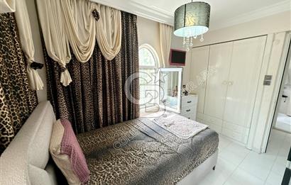KUŞADASI KADINLAR DENİZİ’NDE PLAJA 300 METRE, CADDE ÜZERİNDE 3+2 VİLLA