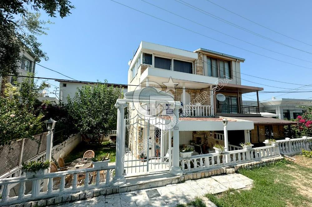 KUŞADASI KADINLAR DENİZİ’NDE PLAJA 300 METRE, CADDE ÜZERİNDE 3+2 VİLLA