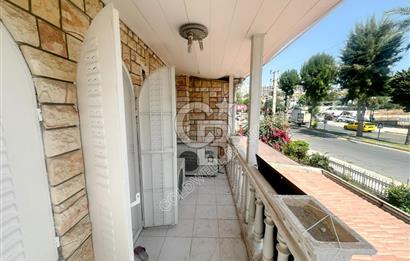 KUŞADASI KADINLAR DENİZİ’NDE PLAJA 300 METRE, CADDE ÜZERİNDE 3+2 VİLLA