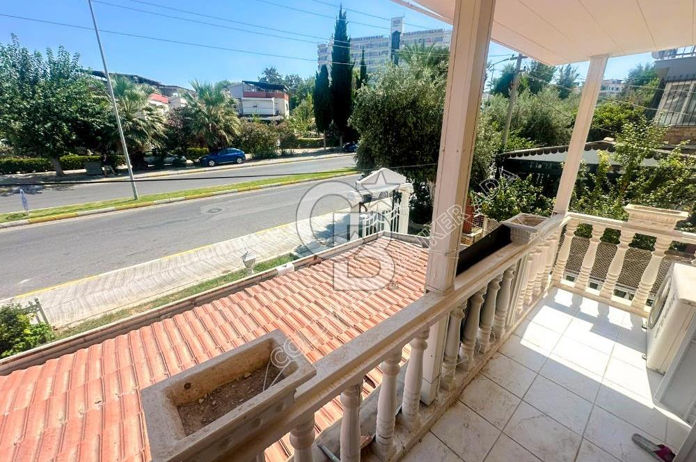 KUŞADASI KADINLAR DENİZİ’NDE PLAJA 300 METRE, CADDE ÜZERİNDE 3+2 VİLLA