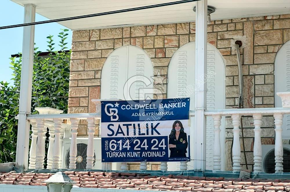 KUŞADASI KADINLAR DENİZİ’NDE PLAJA 300 METRE, CADDE ÜZERİNDE 3+2 VİLLA