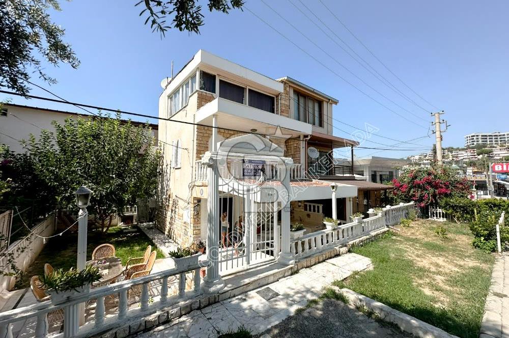 KUŞADASI KADINLAR DENİZİ’NDE PLAJA 300 METRE, CADDE ÜZERİNDE 3+2 VİLLA