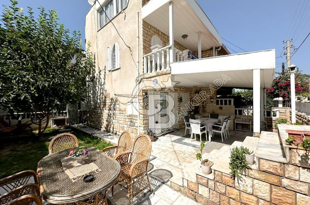 KUŞADASI KADINLAR DENİZİ’NDE PLAJA 300 METRE, CADDE ÜZERİNDE 3+2 VİLLA