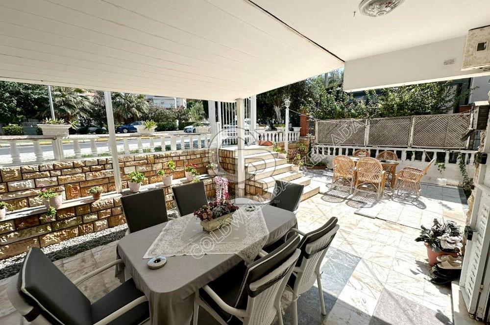 KUŞADASI KADINLAR DENİZİ’NDE PLAJA 300 METRE, CADDE ÜZERİNDE 3+2 VİLLA