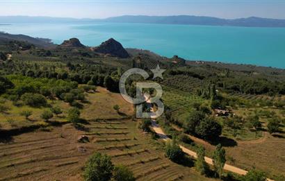BURSA İZNİK GÖLLÜCE ANA YOLA CEPHELİ GÖL MANZARALI SATILIK ARSA