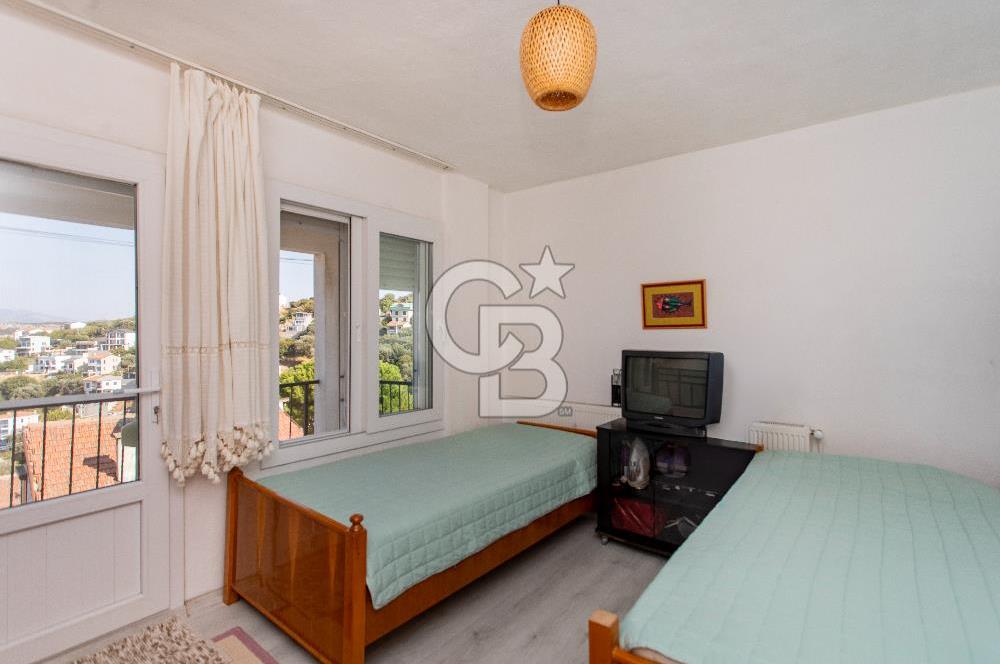 Yenifoça Donatkent'te Satılık 3+1 Deniz Manzaralı Müstakil Villa