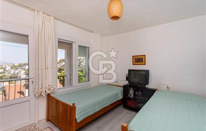 Yenifoça Donatkent'te Satılık 3+1 Deniz Manzaralı Müstakil Villa