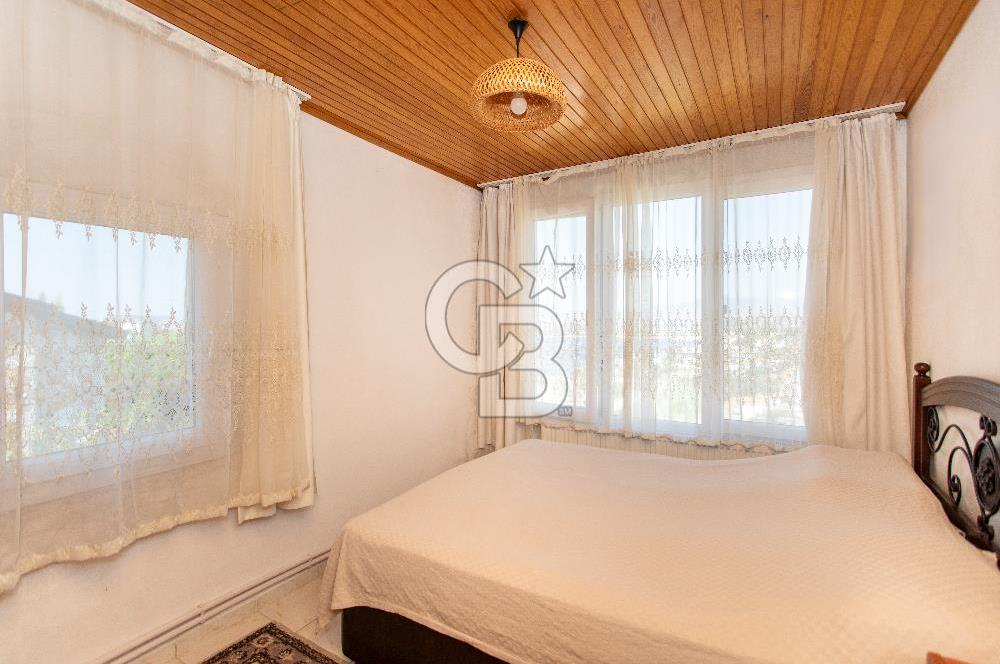 Yenifoça Donatkent'te Satılık 3+1 Deniz Manzaralı Müstakil Villa