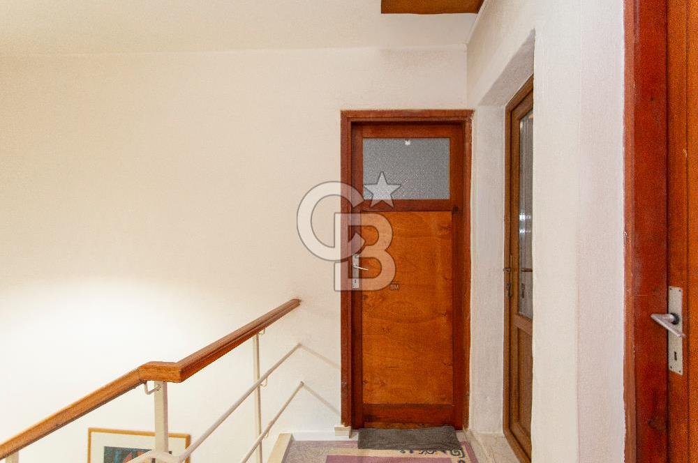 Yenifoça Donatkent'te Satılık 3+1 Deniz Manzaralı Müstakil Villa