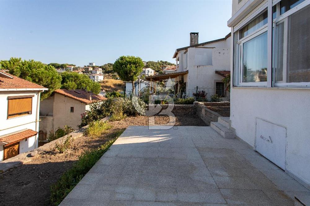 Yenifoça Donatkent'te Satılık 3+1 Deniz Manzaralı Müstakil Villa