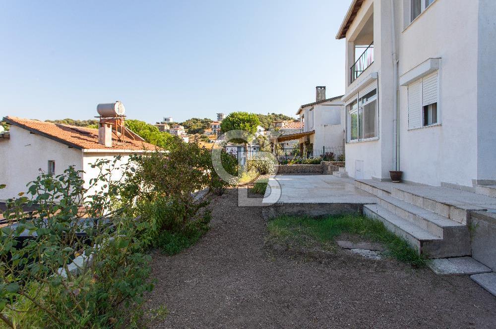 Yenifoça Donatkent'te Satılık 3+1 Deniz Manzaralı Müstakil Villa
