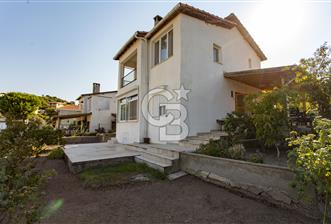 Yenifoça Donatkent'te Satılık 3+1 Deniz Manzaralı Müstakil Villa - 1 - 370205