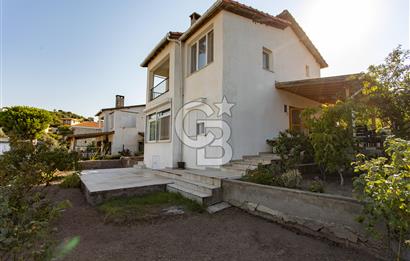 Yenifoça Donatkent'te Satılık 3+1 Deniz Manzaralı Müstakil Villa