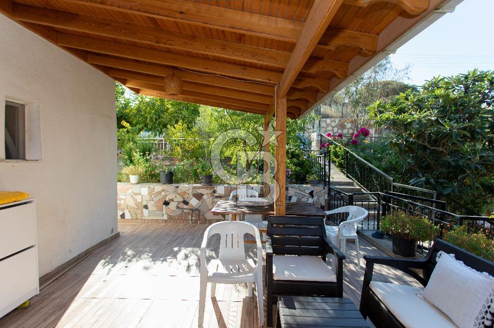 Yenifoça Donatkent'te Satılık 3+1 Deniz Manzaralı Müstakil Villa