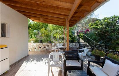 Yenifoça Donatkent'te Satılık 3+1 Deniz Manzaralı Müstakil Villa