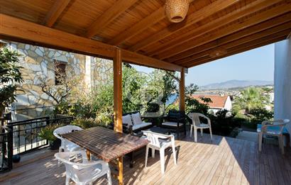 Yenifoça Donatkent'te Satılık 3+1 Deniz Manzaralı Müstakil Villa