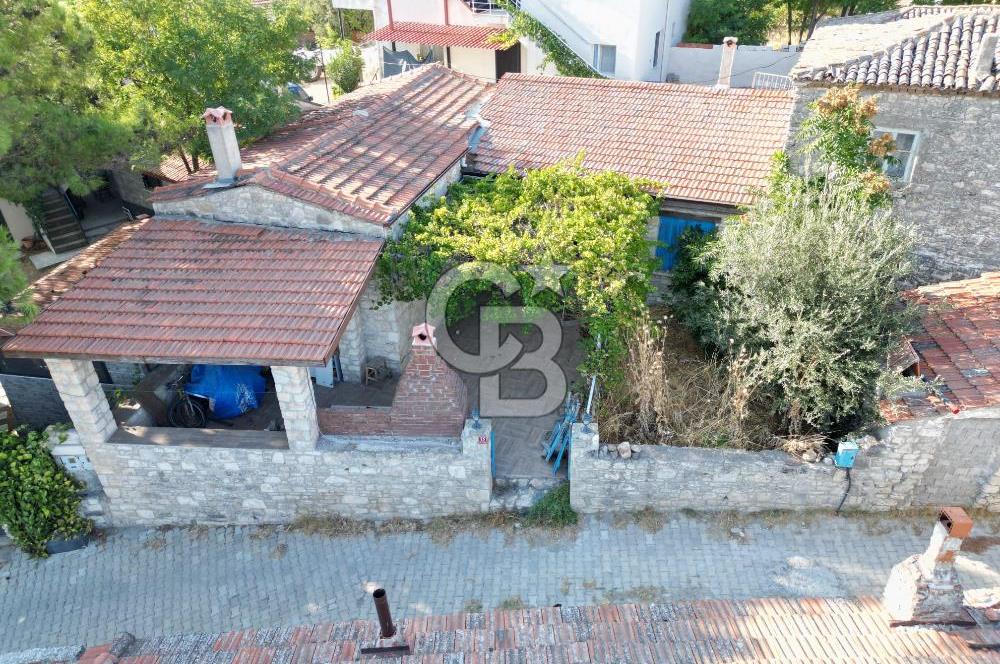 Ayvalık Murateli'inde Satılık Bahçeli Müstakil Ev 