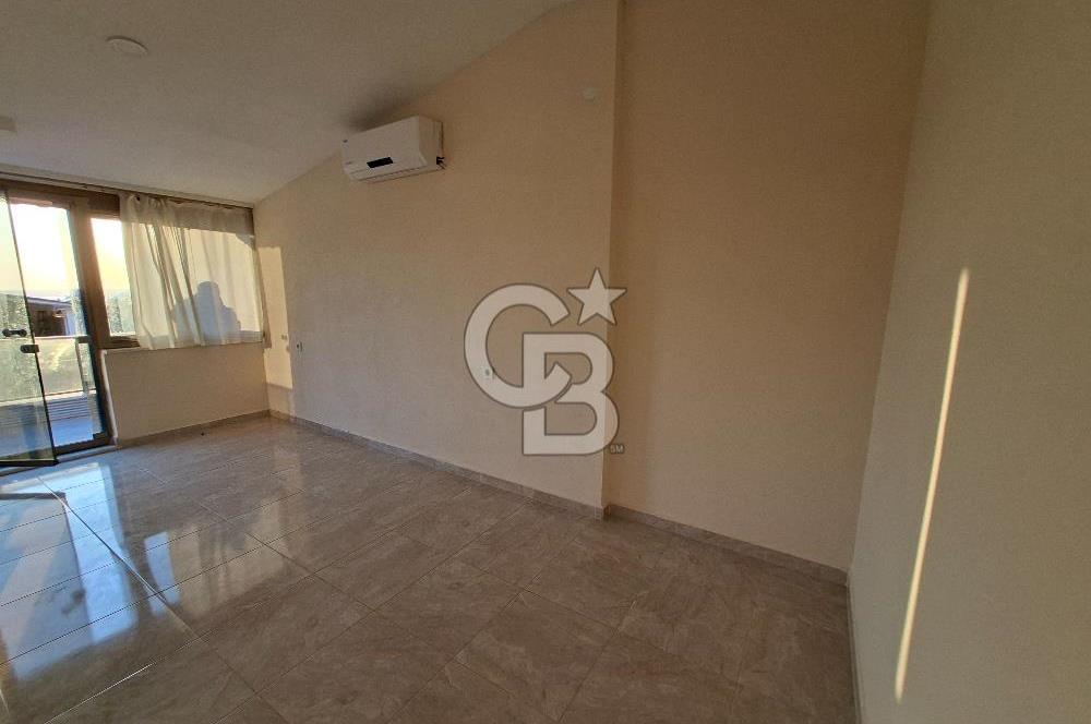 AKBÜK MERKEZDE HAVUZLU SİTEDE BAKIMLI 3+1 TERASLI VİLLA