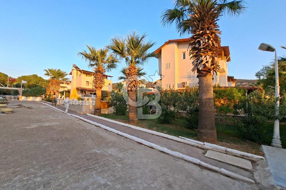 AKBÜK MERKEZDE HAVUZLU SİTEDE BAKIMLI 3+1 TERASLI VİLLA