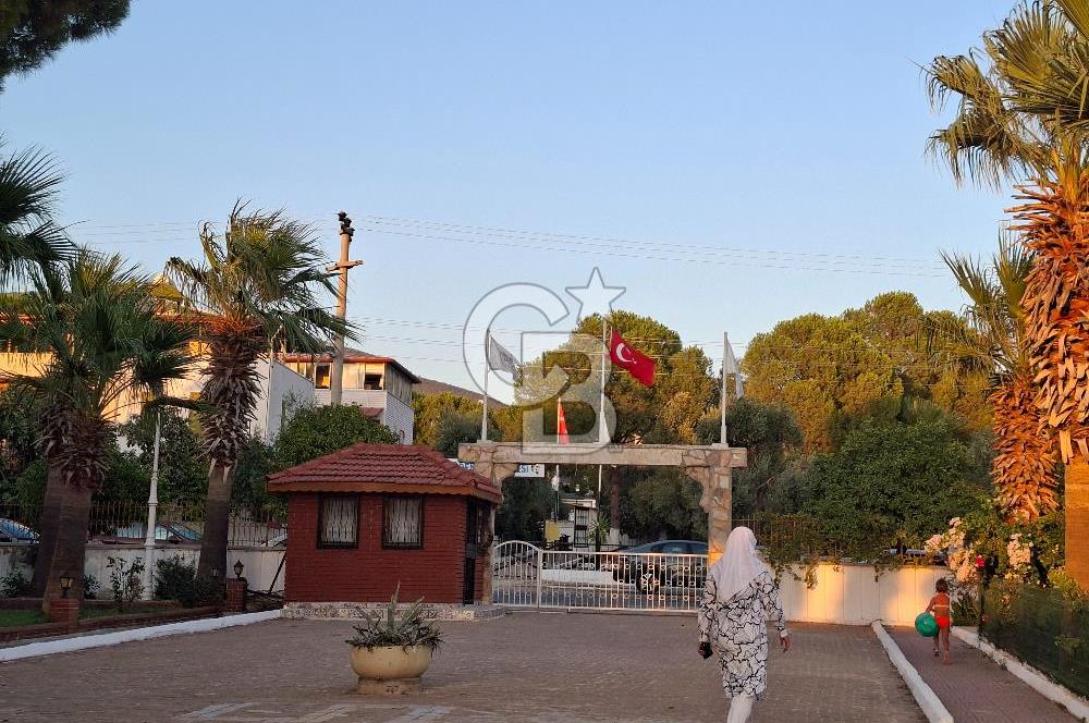 AKBÜK MERKEZDE HAVUZLU SİTEDE BAKIMLI 3+1 TERASLI VİLLA