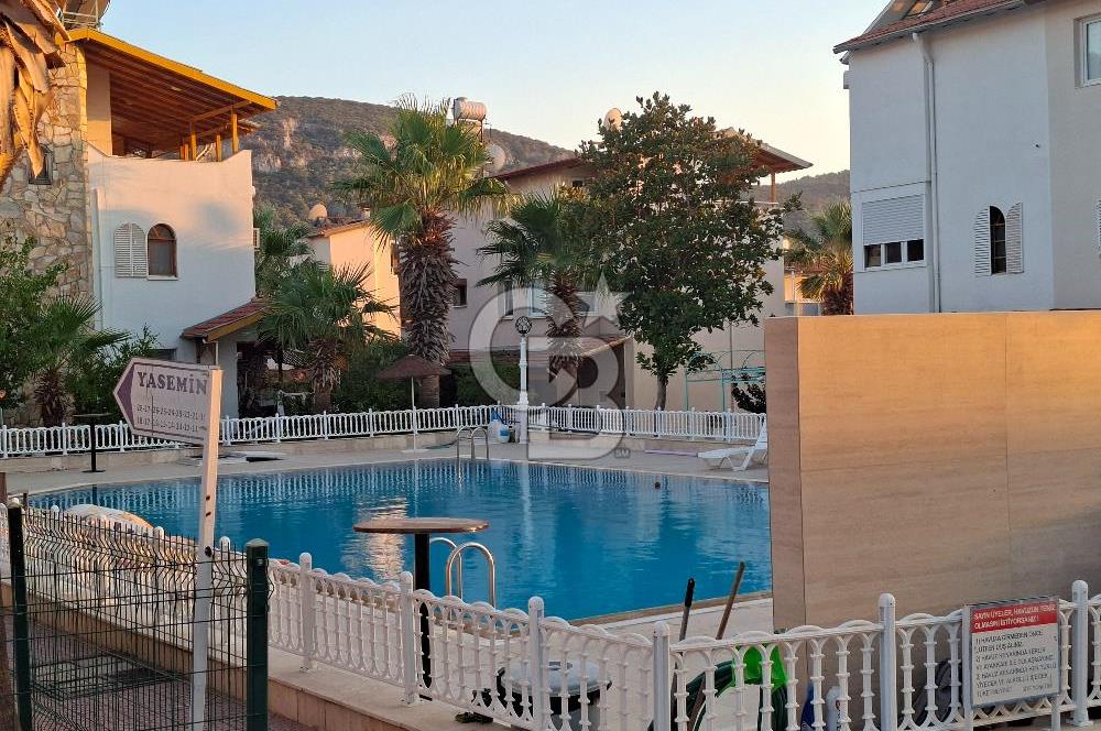 AKBÜK MERKEZDE HAVUZLU SİTEDE BAKIMLI 3+1 TERASLI VİLLA